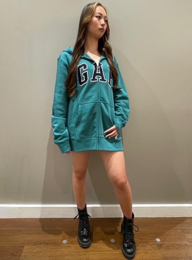 定番ロゴパーカー