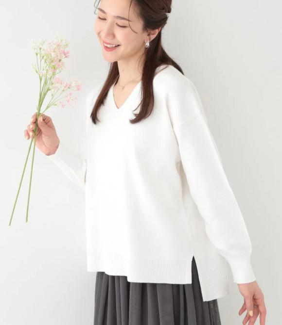 Vネックニット