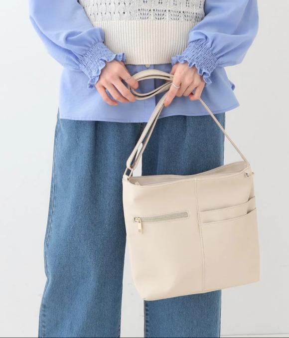 ロント切り替えショルダーバッグ