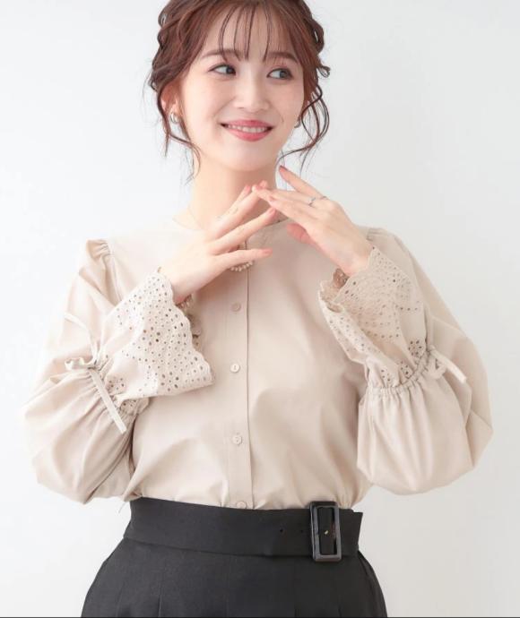 お袖刺繍レースブラウス
