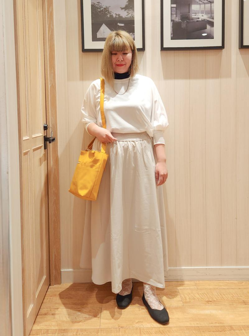 モノトーンフェミニンコーデ